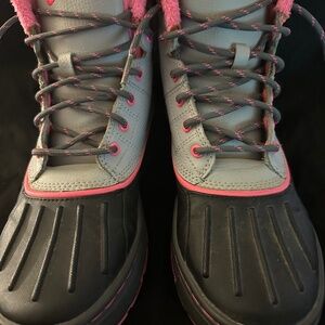 Nike ACG Woodside Boots Gray, Pink & Black Size 5Y/7W